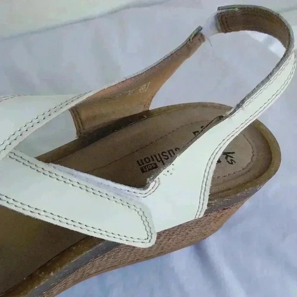 Clarks collection soft cushion strappy wedge sandal 9 - Picture 10 of 10